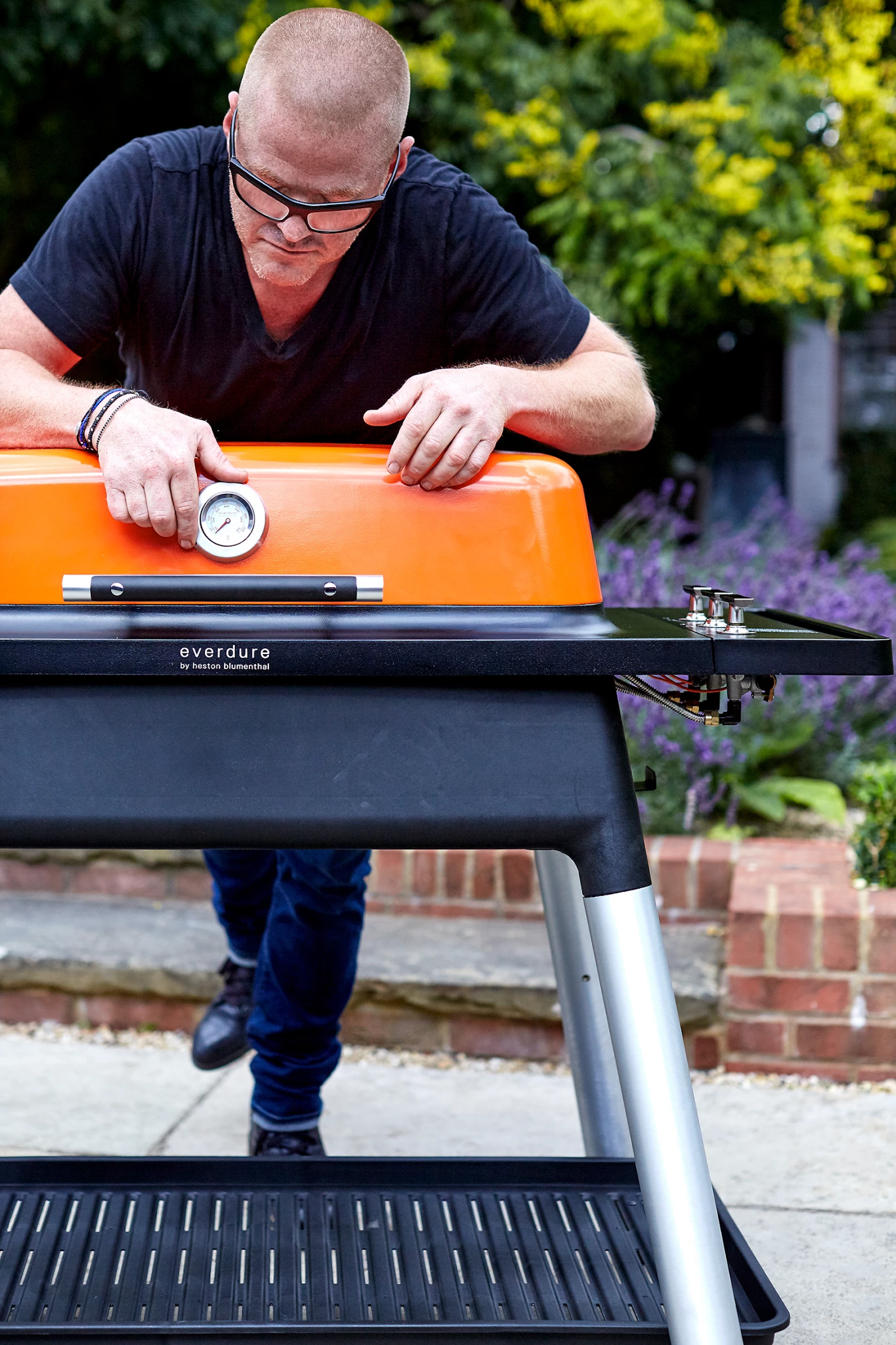 Everdure FURNACE Gasgrill Rot Mit Drei Brennern - Auslaufartikel â Bild 3